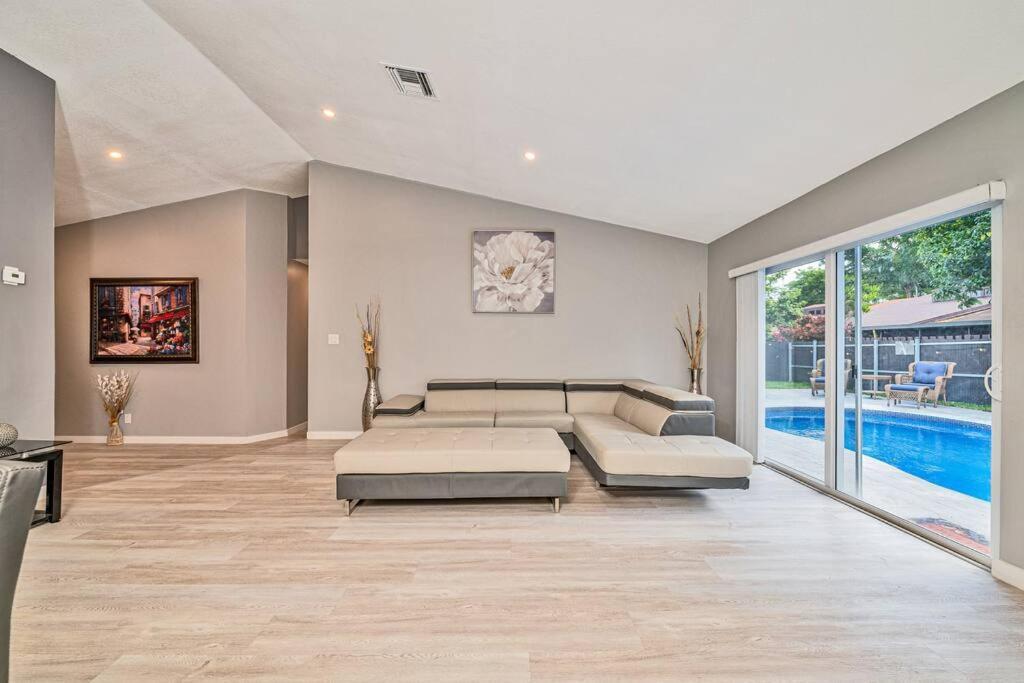 Spacious 4 Bedrooms, 2 Bathroom House With Pool Мирамар Экстерьер фото